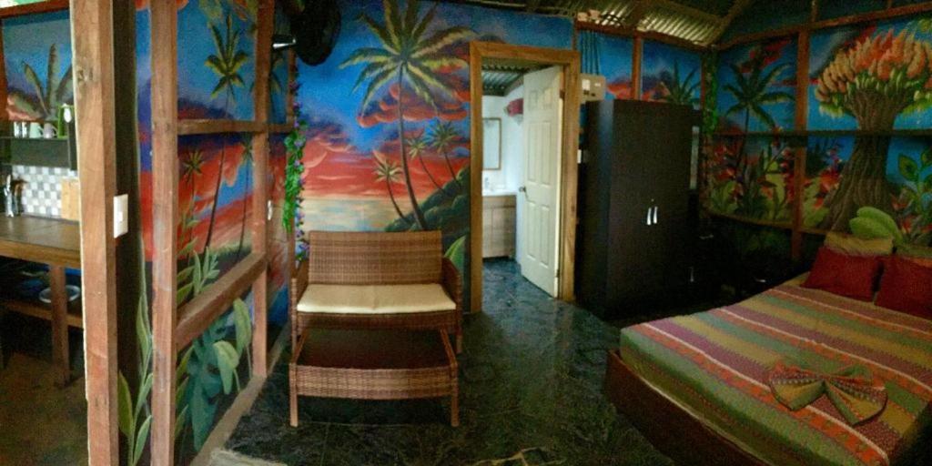 Oasis Beachfront Hostel プエルト・リモン エクステリア 写真